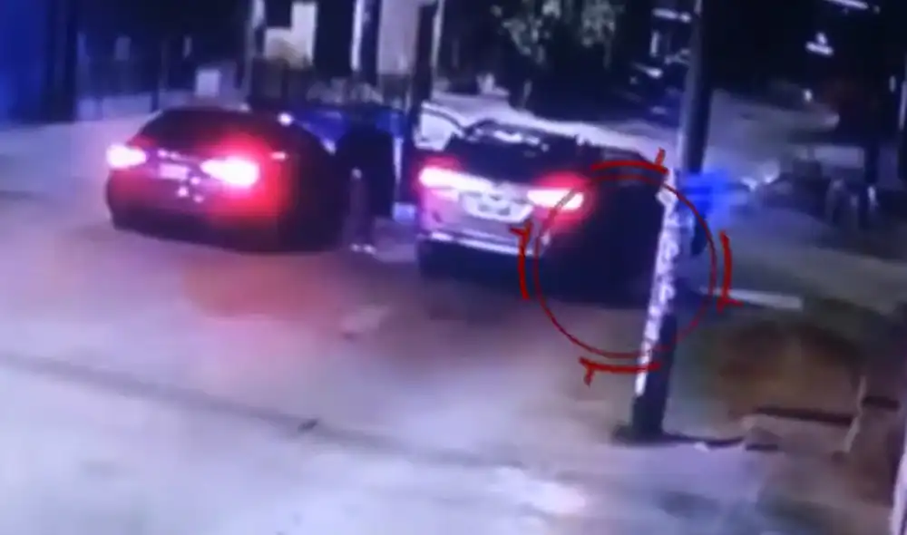 Cámaras de seguridad captaron la liberación de la adulta mayor. Foto: captura de Latina Noticias Cámaras de seguridad captaron la liberación de la adulta mayor. Foto: captura de Latina Noticias