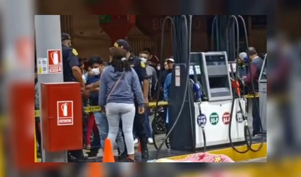 Sicarios llegaron en una moto lineal hasta estación de servicio. Foto: captura video La Ribereña Guadalupe