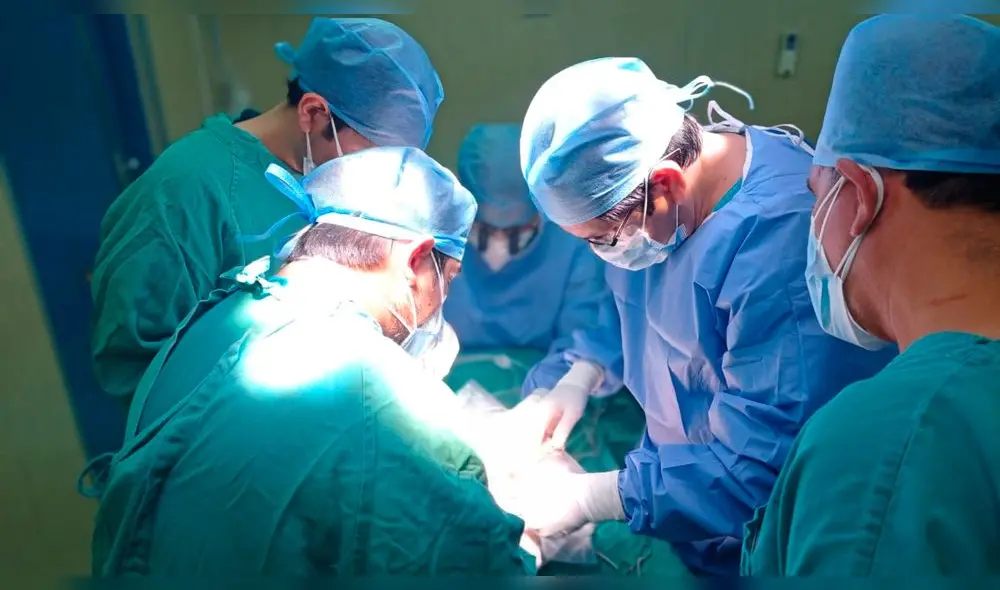 Especialistas del Hospital Almanzor Aguinaga de Chiclayo realizaron trasplante de riñón. Foto: EsSalud. Especialistas del Hospital Almanzor Aguinaga de Chiclayo realizaron trasplante de riñón. Foto: EsSalud.