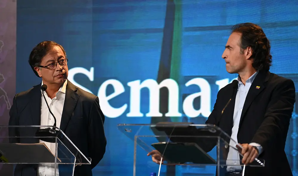Gustavo Petro y Federico Gutiérrez, candidatos presidenciales colombianos, durante el debate presidencial del 23 de mayo. Foto: AFP