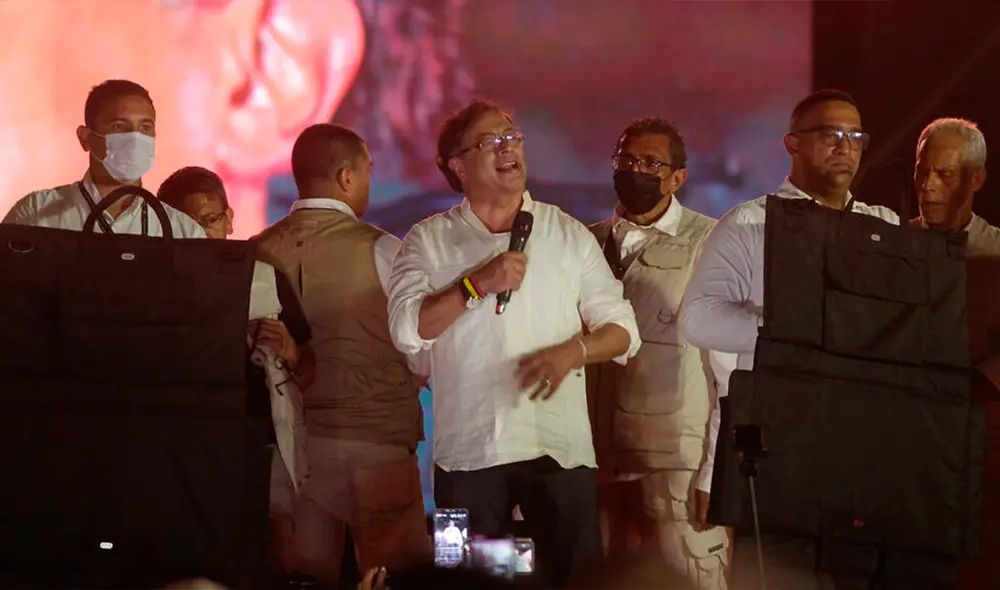 Gustavo Petro habló de un supuesto fraude electora durante un acto de cierre de campaña en Barranquilla, este sábado 21 de mayo. Foto: EFE Gustavo Petro habló de un supuesto fraude electora durante un acto de cierre de campaña en Barranquilla, este sábado 21 de mayo. Foto: EFE