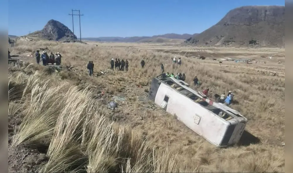 Accidente de bus en la carretera Puno-Desaguadero deja dos muertos lrsd ...