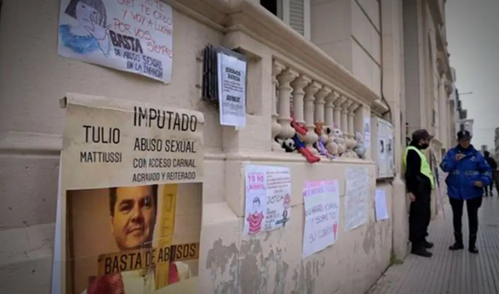 El sacerdote y un portero acusados de abuso sexual infantil fueron condenados a 15 años de prisión. Foto: TN El sacerdote y un portero acusados de abuso sexual infantil fueron condenados a 15 años de prisión. Foto: TN