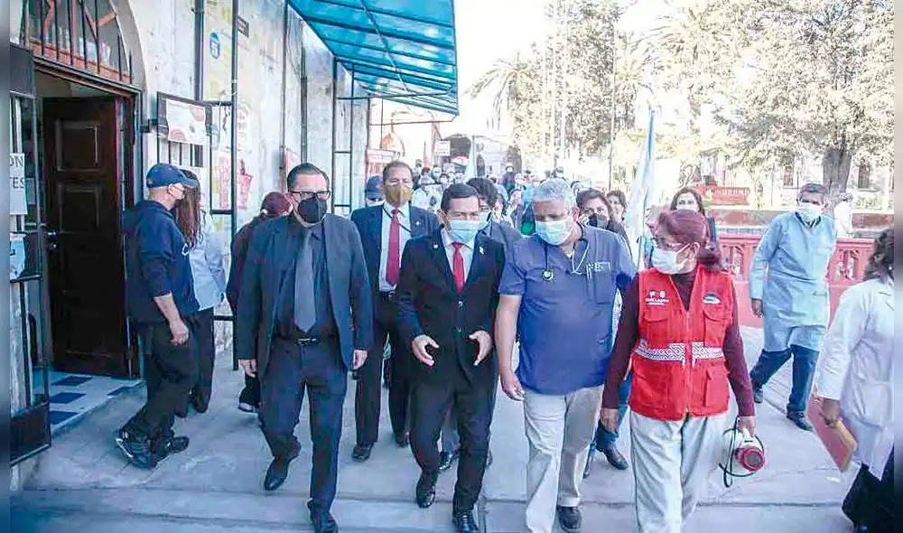 Comisión de Salud. Legisladores realizan visita al hospital Goyeneche de Arequipa. Foto: La República Comisión de Salud. Legisladores realizan visita al hospital Goyeneche de Arequipa. Foto: La República