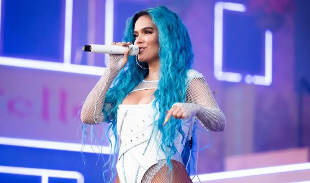 Karol G tuvo tierno gesto con uno de sus seguidores previo al concierto de la cantante en Colombia. Foto: KarolG/Instagram