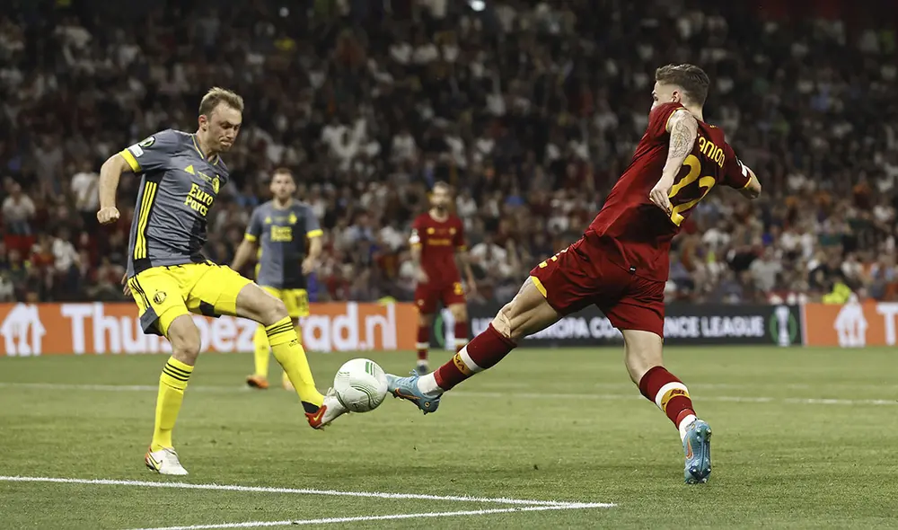 Roma vs. Feyenoord: la Loba acabó el primer tiempo con el 1-0 a su favor. Foto: EFE