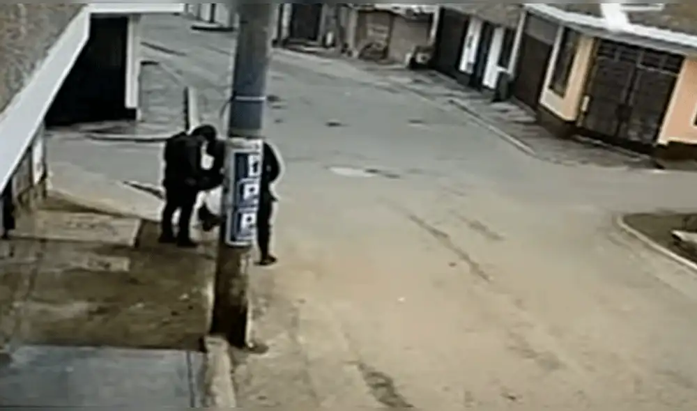 Vecinos de la zona indicaron que los robos son una constante en el distrito. Foto: captura de Panamericana Vecinos de la zona indicaron que los robos son una constante en el distrito. Foto: captura de Panamericana