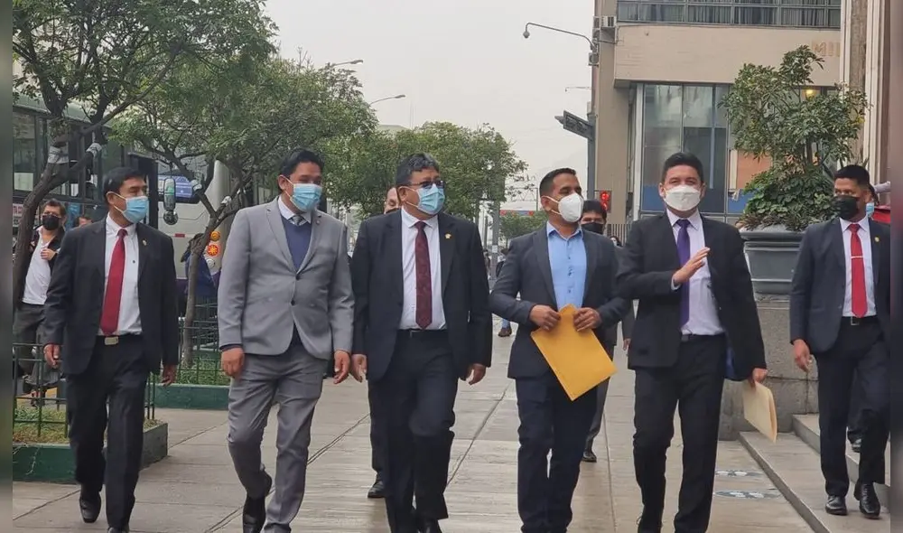 Elvis Vergara comentó que dejaban sus documentos para salir del país "en custodia" hasta que se esclarezcan los hechos. Foto: Gianella Aguirre/URPI-LR