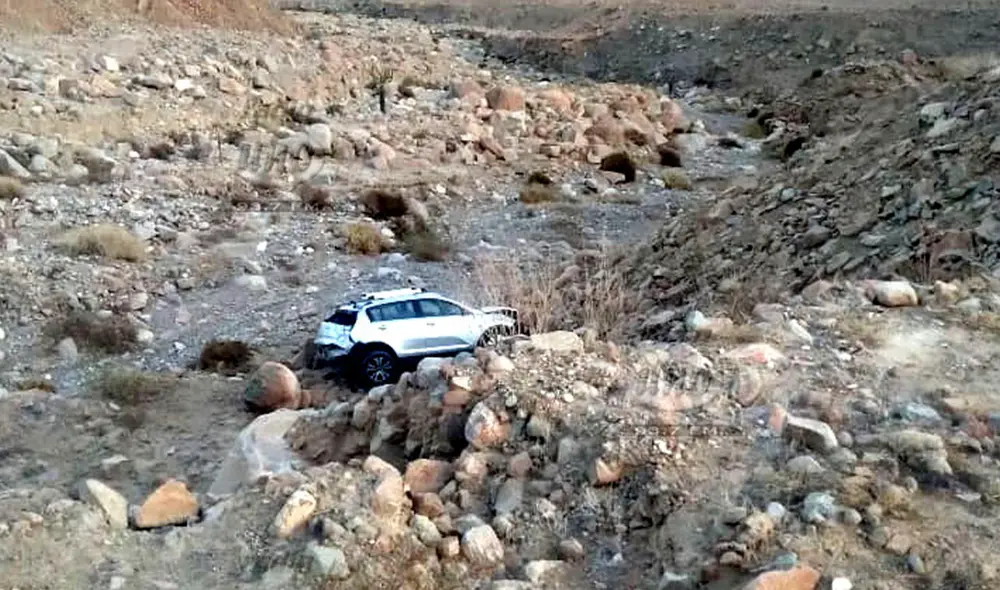 El médico estaba conduciendo su camioneta, pero se accidentó en zona agreste. Foto: Cortesía Radio Uno El médico estaba conduciendo su camioneta, pero se accidentó en zona agreste. Foto: Cortesía Radio Uno