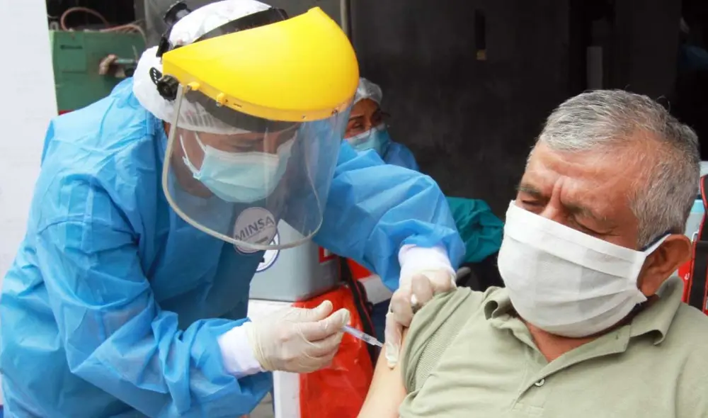 Mayores de 60 años son priorizados en vacuna contra neumococo. Foto: Pensión 65 Mayores de 60 años son priorizados en vacuna contra neumococo. Foto: Pensión 65