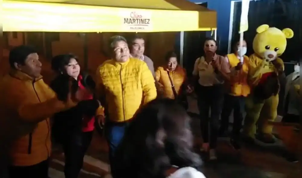 Un asistente de una campaña proselitista pudo grabar el momento exacto en el que el sismo inició. Foto: captura Asismet.