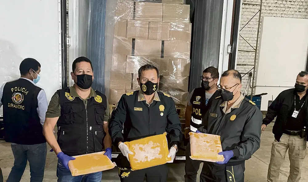 La carga. La cocaína había sido coloreada para simular ‘pulpa de mango’ y llenada en cajas.