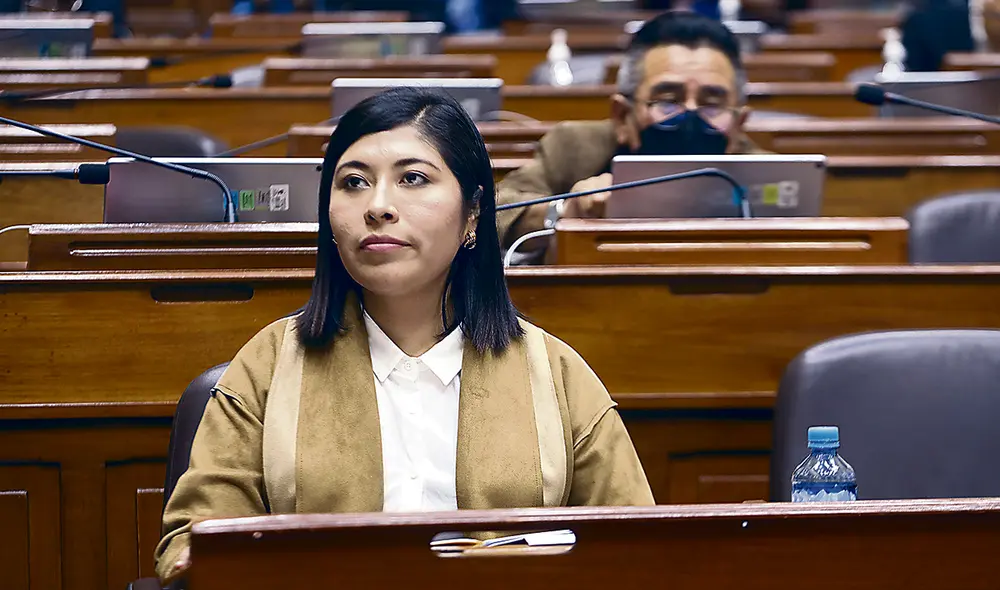 Salida anunciada. Chávez era la única que quedaba, junto al premier Aníbal Torres, de los ministros que fueron interpelados en el Congreso hace semanas. Salida anunciada. Chávez era la única que quedaba, junto al premier Aníbal Torres, de los ministros que fueron interpelados en el Congreso hace semanas.