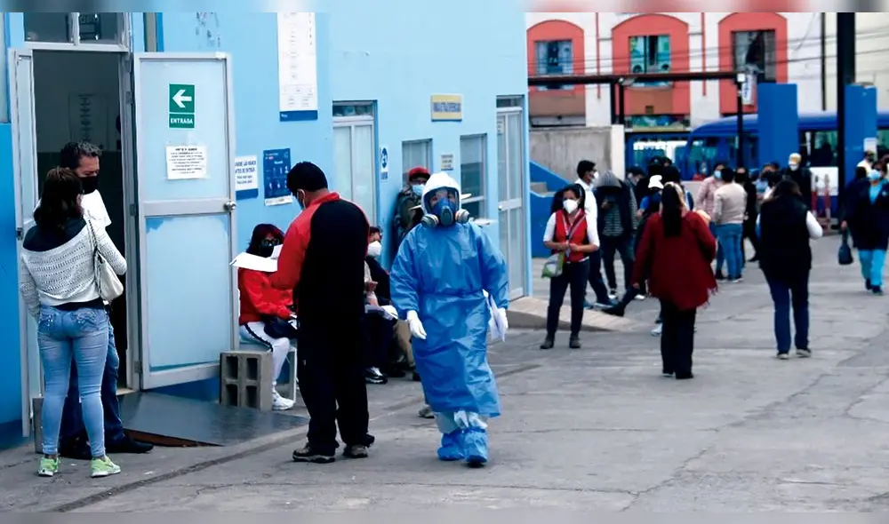 Caso. EsSalud en problemas con médicos mayores de 70 años. Foto: La República Caso. EsSalud en problemas con médicos mayores de 70 años. Foto: La República