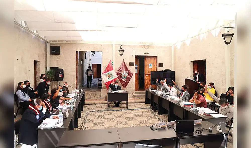 En sus manos. Consejo debe aprobar cambio de presupuesto. Foto: La República En sus manos. Consejo debe aprobar cambio de presupuesto. Foto: La República