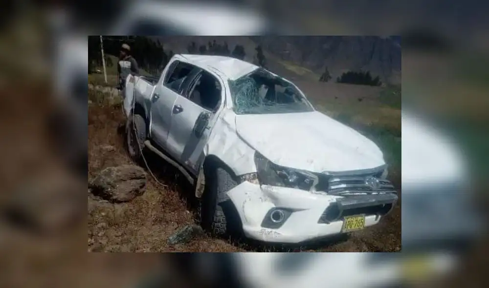 Camioneta quedó destrozada en el fondo del abismo: Foto: Hora Clave