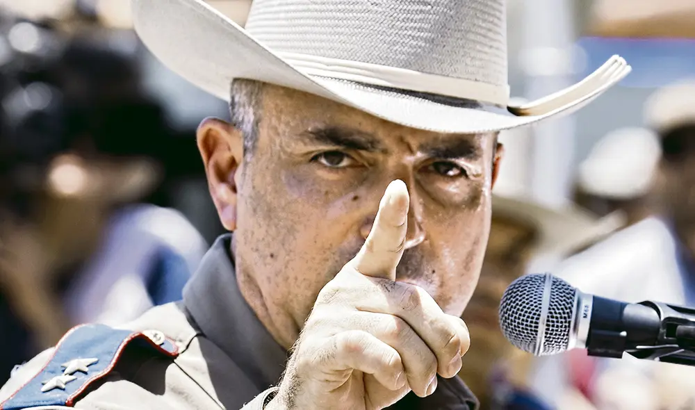 Lamento de sheriff. El jefe de la policía en Uvalde, Texas, tuvo que reconocer públicamente que sus agentes tardaron demasiado en actuar durante el ataque. Lamento de sheriff. El jefe de la policía en Uvalde, Texas, tuvo que reconocer públicamente que sus agentes tardaron demasiado en actuar durante el ataque.