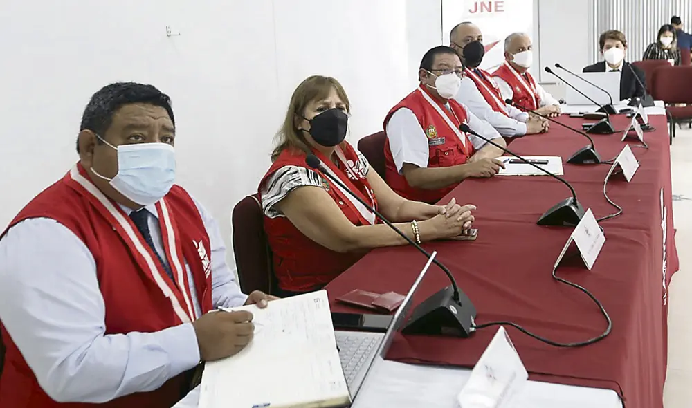 Postura. El Pleno del JNE calificó de “abuso de derecho” la protesta violenta de simpatizantes de Acción Popular en los exteriores de su sede el último jueves. Foto: difusión