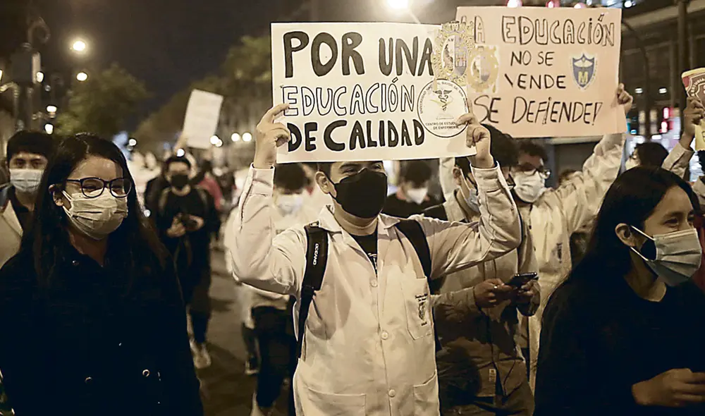 Protesta. Estudiantes, rectores, docentes y padres de familia rechazan ley contra la Sunedu. Foto: difusión