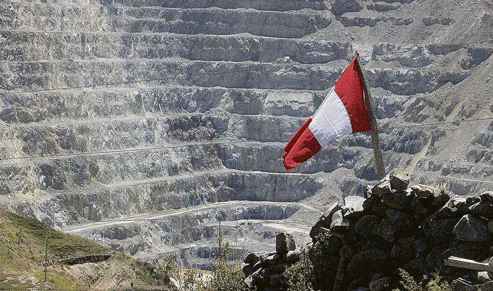 Paralizado. Tajo Ferrobamba fue detenido hace más de 40 días ante invasión de comuneros. Foto: difusión