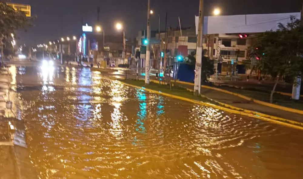 Los aniegos se han vuelto un problemas común en San Juan de Lurigancho. Foto: URPI/La República