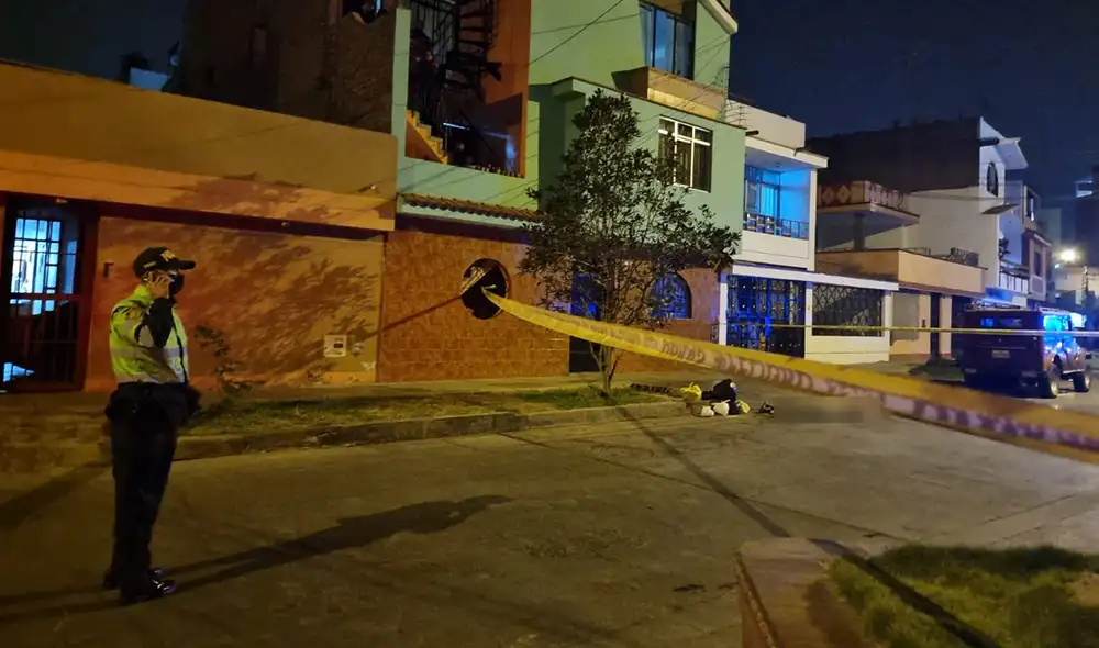 Autoridades policiales llegaron hasta el lugar a fin de recoger evidencia que ayude a esclarecer el crimen. Foto: Gianella Aguirre / URPI - LR