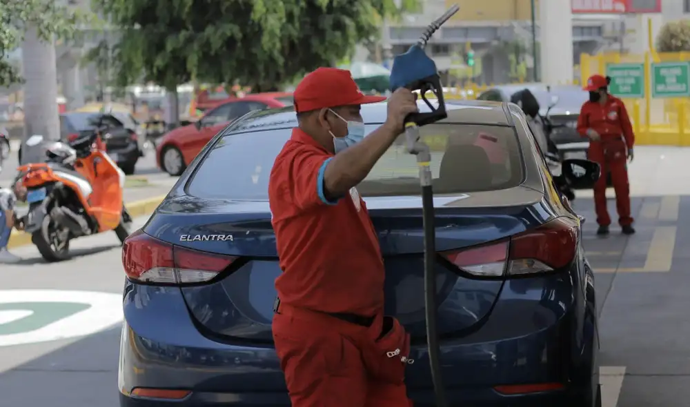 Revisa los precios de los combustibles hoy en los grifos de Lima y Callao. Foto: Gerardo Marín/La República