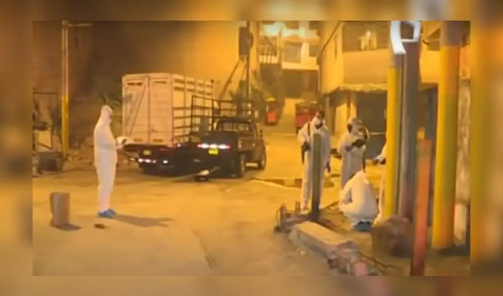 La mujer que atendía el puesto de comida, identificada como Victoria Cora Casavilca, de 70 años, fue alcanzada por dos balas dejándola gravemente herida. Foto: captura de El Dominical La mujer que atendía el puesto de comida, identificada como Victoria Cora Casavilca, de 70 años, fue alcanzada por dos balas dejándola gravemente herida. Foto: captura de El Dominical