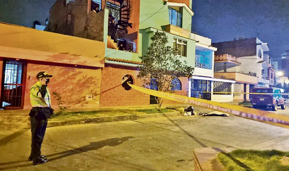 Crimen. Un sujeto fue atacado por dos presuntos sicarios en plena calle del Cono Norte. Crimen. Un sujeto fue atacado por dos presuntos sicarios en plena calle del Cono Norte.