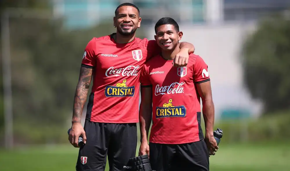 Dos más. El zaguero Alexander Callens y el mediocampista Edison Flores ya entrenan bajo las órdenes de Ricardo Gareca. Foto: FPF