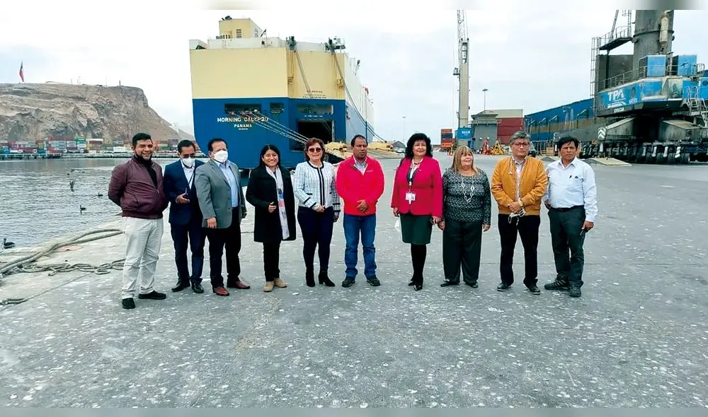 Visita. Legisladores llegaron hasta puerto peruano en Chile. Foto: La República Visita. Legisladores llegaron hasta puerto peruano en Chile. Foto: La República