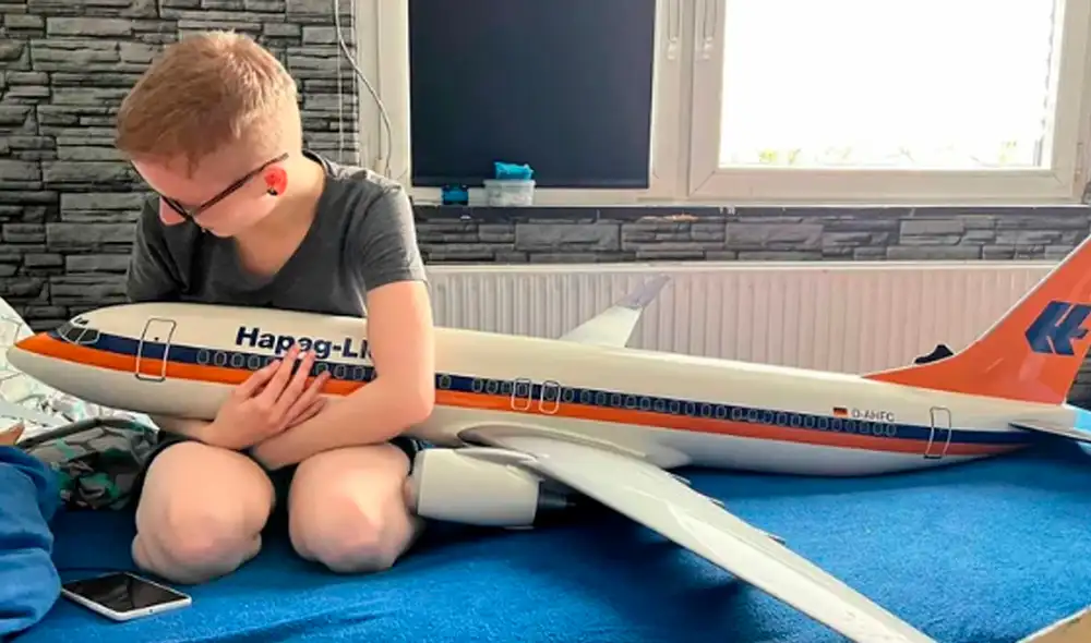 Sarah Rodo anhela casarse con el avión, pero ese tipo de bodas están prohibidas en Alemania. Foto: Mirror online Sarah Rodo anhela casarse con el avión, pero ese tipo de bodas están prohibidas en Alemania. Foto: Mirror online