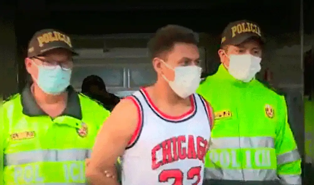 El cómplice de Daniel Apolaya Adrianzén iba en una motocicleta, pero al verlo en riesgo de ser capturado, decidió abandonarlo y escapar. Foto: Captura de América Noticias El cómplice de Daniel Apolaya Adrianzén iba en una motocicleta, pero al verlo en riesgo de ser capturado, decidió abandonarlo y escapar. Foto: Captura de América Noticias