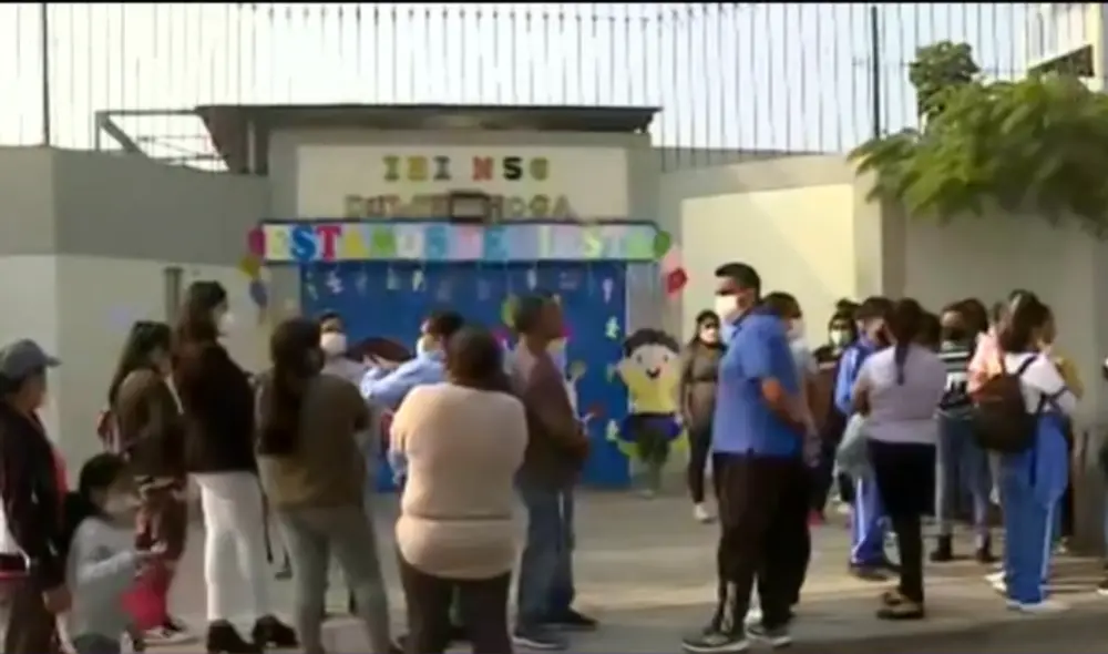"Esta calle es peligrosa, no hay serenazgo y la policía nunca se aparece”, dijo una de las madres de familia que exigió mayor seguridad en la zona. Foto: Captura de Latina