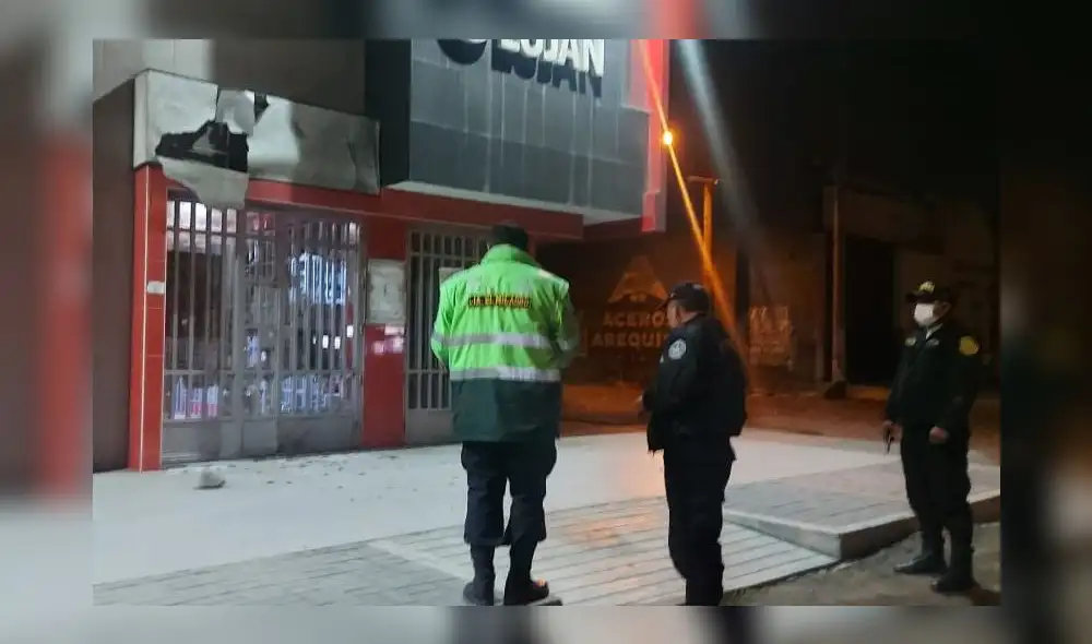 Agentes policiales de El Milagro llegaron al lugar para iniciar las indagaciones respectivas. Foto: Thiago Acosta