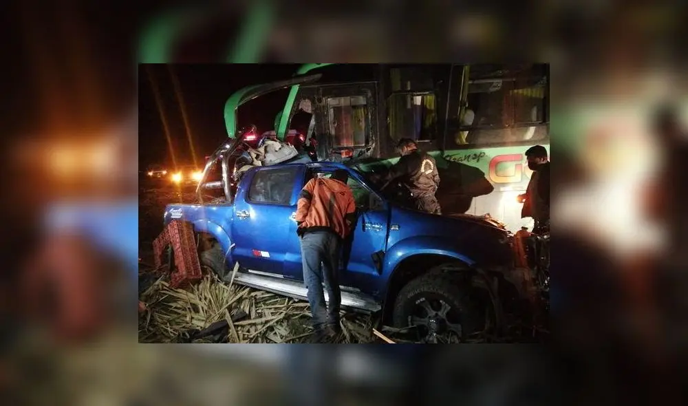 El bus transportaba personal de una mina hacia Pataz y la camioneta traía jabas con patos a Trujillo. Foto: Tv Laredo El bus transportaba personal de una mina hacia Pataz y la camioneta traía jabas con patos a Trujillo. Foto: Tv Laredo