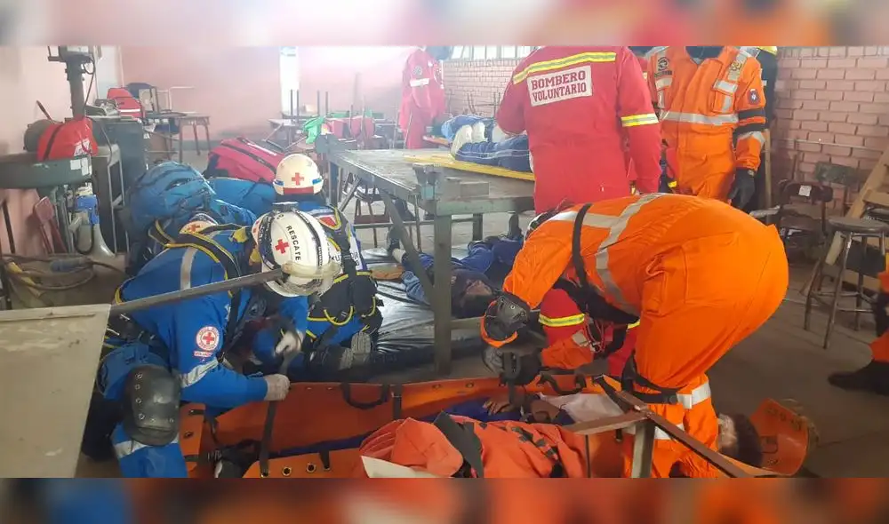 Cruz Roja y Defensa Civil auxiliaron a los heridos. Foto: Alexis Choque/URPI Cruz Roja y Defensa Civil auxiliaron a los heridos. Foto: Alexis Choque/URPI