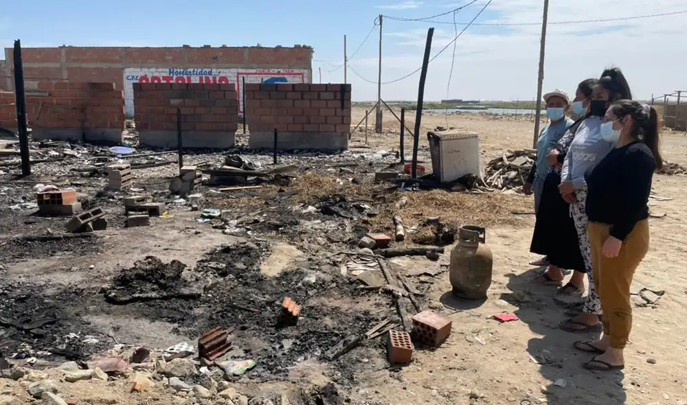 Una de las damnificadas es la señora Maritza, quien tiene tres niños y provienen de Piura. Foto: Rosa Quincho/URPI