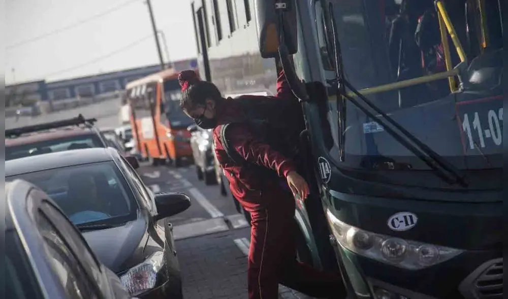 Retraso. Escolares ingresarán media hora después. Foto: La República Retraso. Escolares ingresarán media hora después. Foto: La República