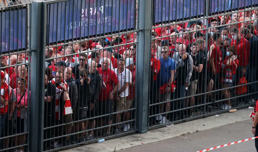Miles de hinchas del Liverpool se quedaron afuera del estadio debido al caos. Foto: AFP