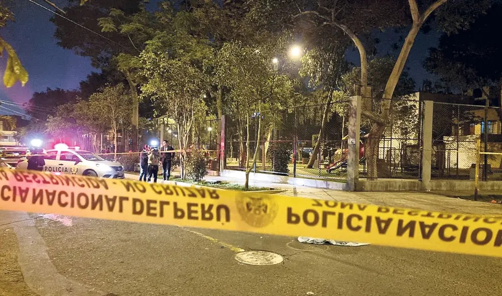 Inseguridad. Los asesinos no tuvieron piedad del padre de familia y le dispararon 11 veces. Ocurrió en un parque de Ate. Foto: Omar Coca / URPI - LR