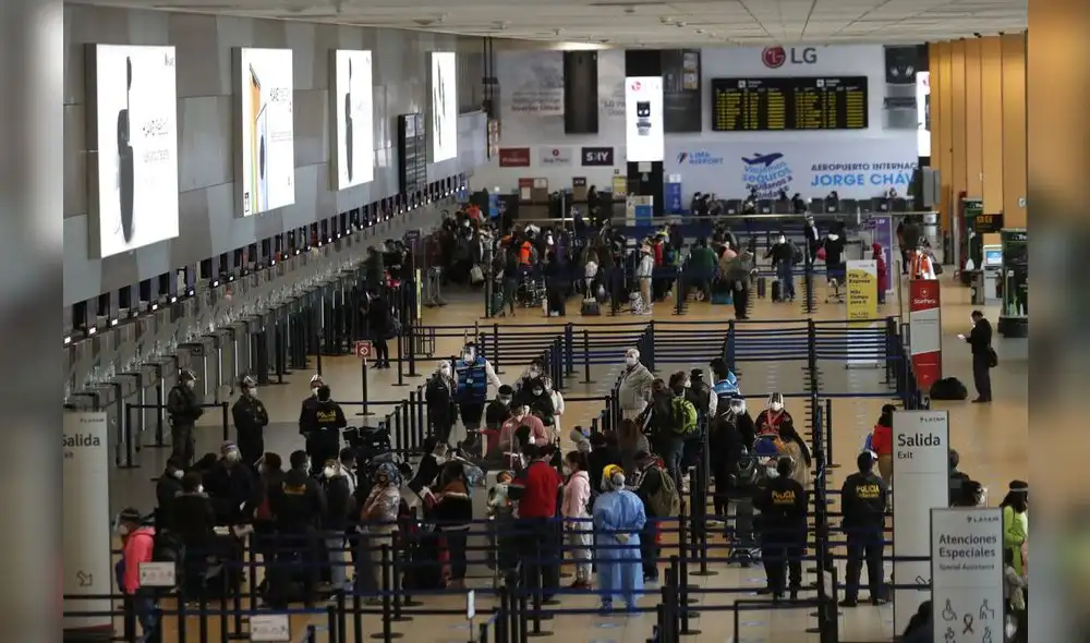 Eliminación del distanciamiento social forma de las acciones planteadas en el Plan de Emergencia del Sector Turismo. Foto: Andina.