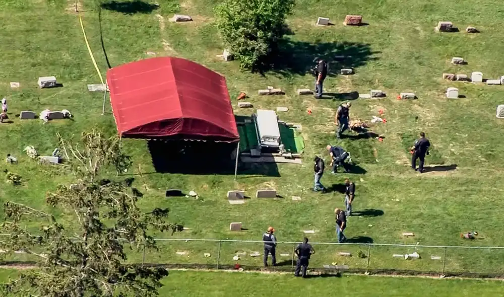 El ataque se produjo en el cementerio Graceland en Racine. Foto: WMAQ El ataque se produjo en el cementerio Graceland en Racine. Foto: WMAQ
