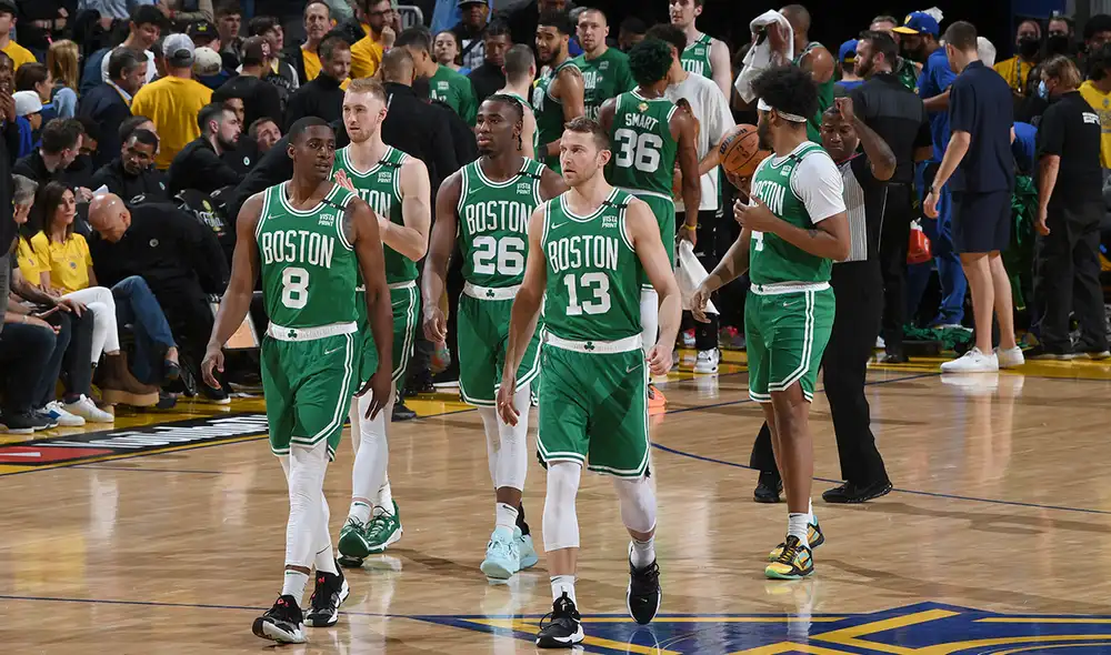 Golden State Warriors perdió con Boston Celtics en el primer partido de las FInales de NBA. Foto: AFP