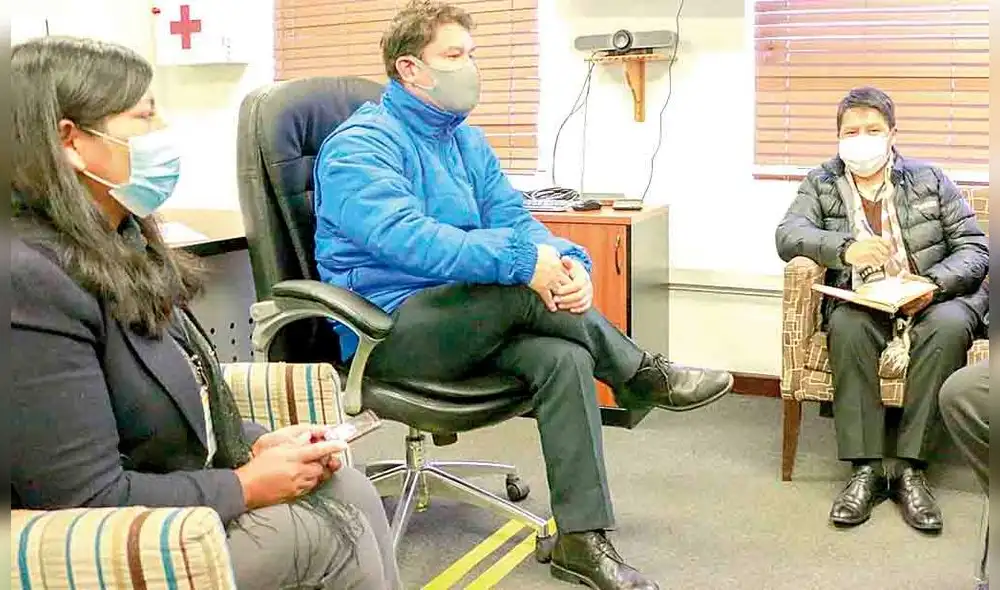 Reunión. Gobernador de Puno se reunió con representante de aeropuerto de Juliaca para conocer estado de la pista. Foto: La República