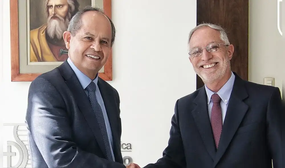 De derecha a izquierda. Germán Chávez Contreras junto a Alonso Quintanilla. Foto: UCSP