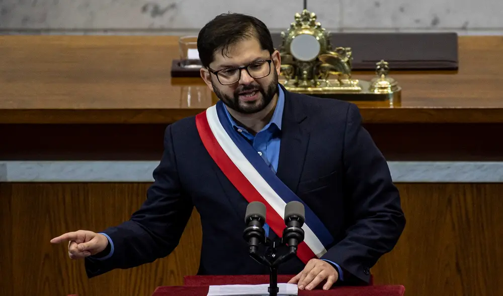 La norma transitoria que impide la reelección inmediata de Gabriel Boric fue aprobada con 124 votos a favor, 0 en contra y 3 abstenciones. Foto: AFP