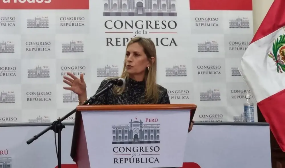 "Lo único que he expuesto es mi proyecto de bicameralidad donde habla de la reelección congresal", aseguró María del Carmen Alva. Foto: Gianella Aguirre/URPI-LR