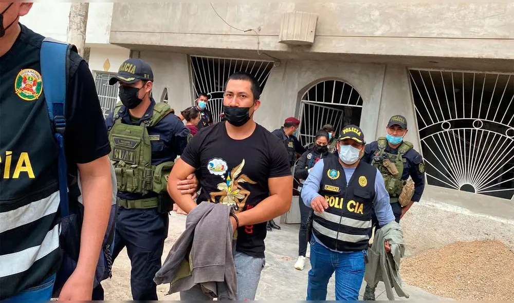 Agentes policial fue trasladado a una dependencia para las investigaciones de ley. Foto: Ministerio Público