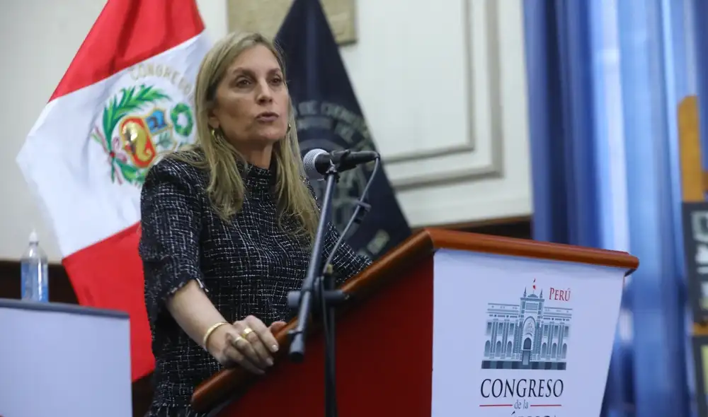 María del Carmen Alva lidera la Mesa Directiva del Congreso. Foto: Congreso